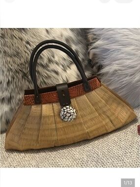 Elegant Tan Pleated Wicker Mosaic Shell Brown Leather Handle Straw Handbag Purse